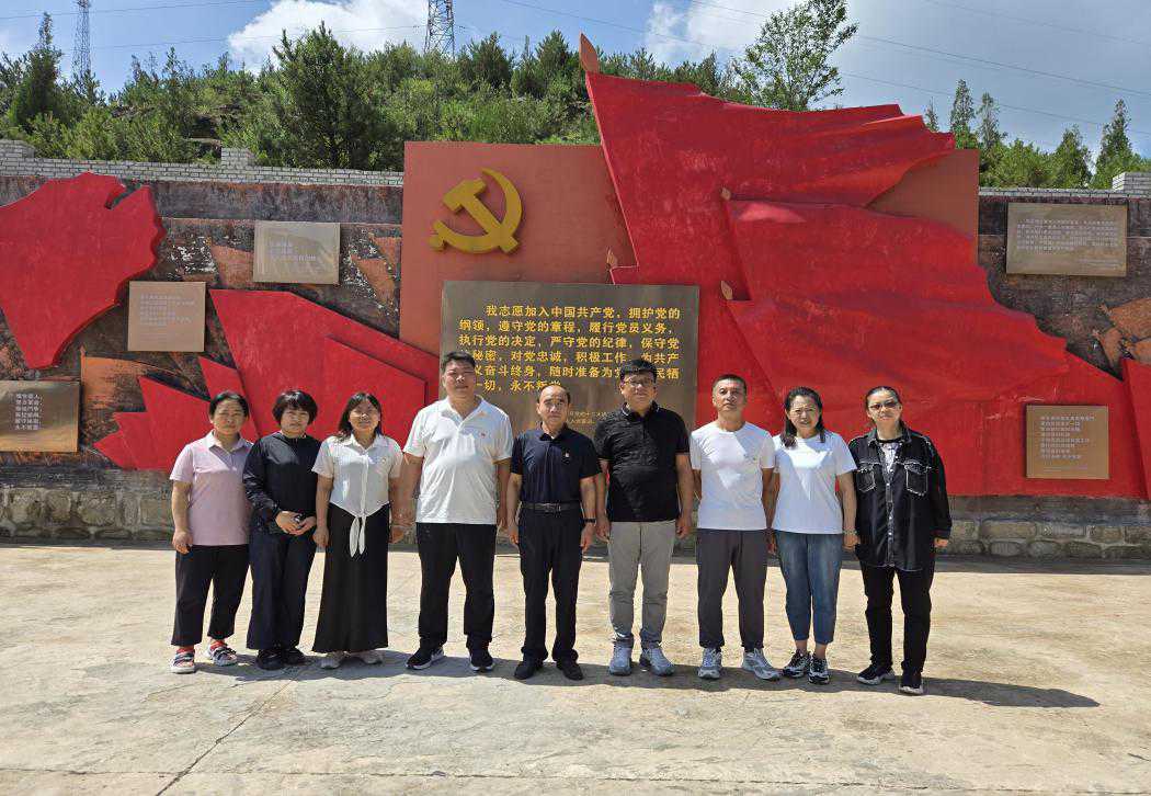阳泉市林业生态实验中心开展“追寻英雄足迹，增强党纪意识”主题党日